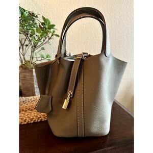 Leathet Bucket Bag